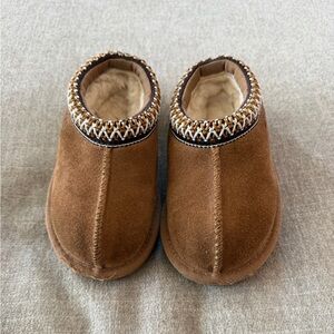 UGG toddler Tasman II size 7T in Chesnut